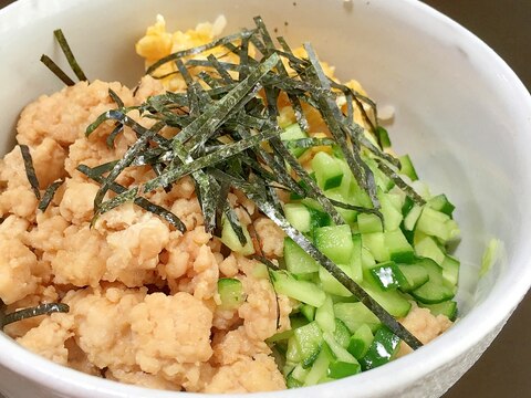 甘酢きゅうりで三色丼